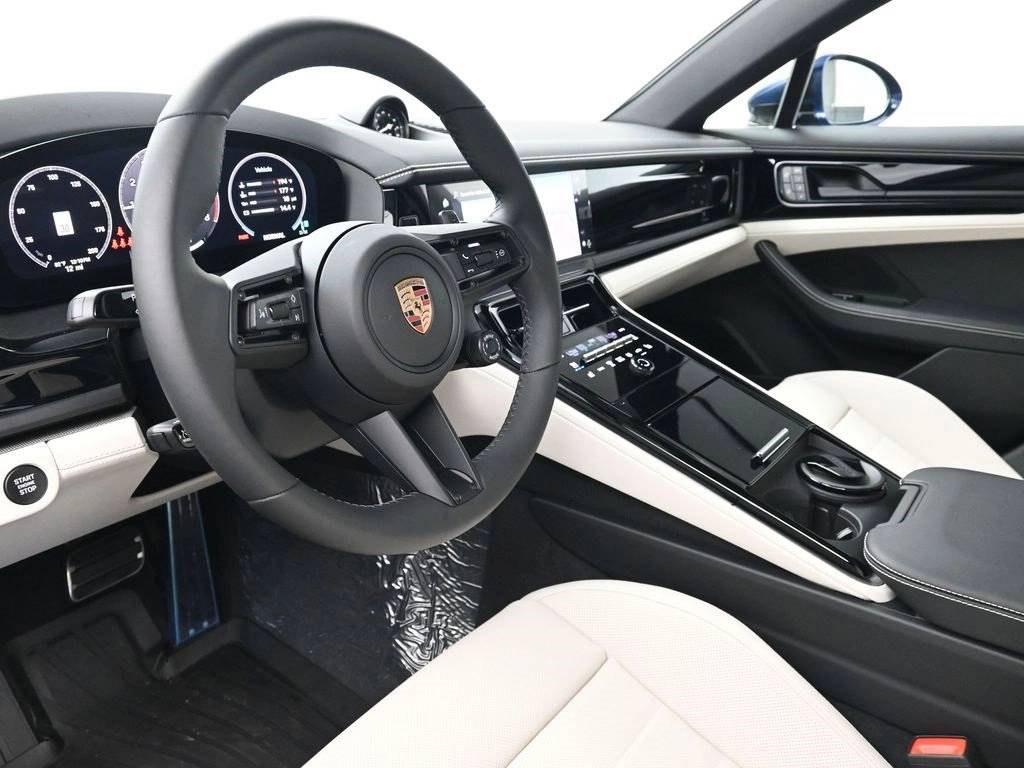 2025 Porsche Panamera 4 photo 4