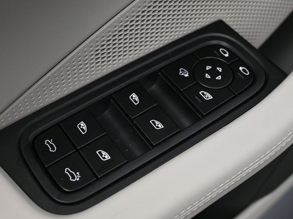 2026 Porsche Macan Base - Photo 19