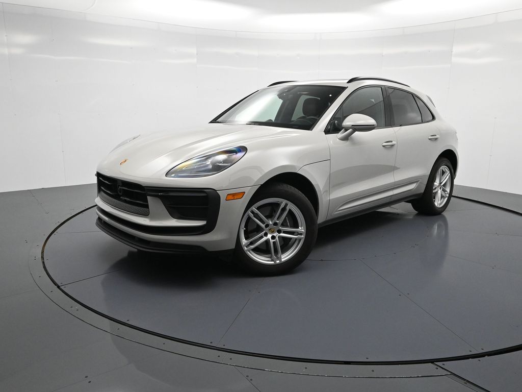 2023 Porsche Macan Base