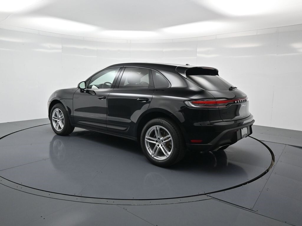 2025 Porsche Macan T photo 3