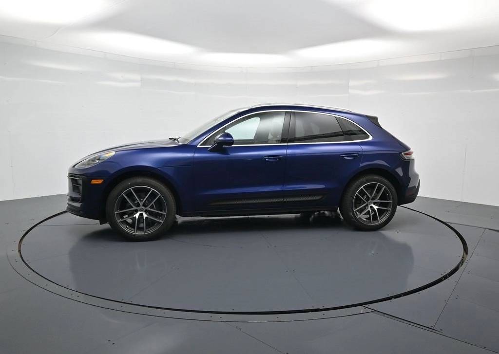 2026 Porsche Macan T photo 2