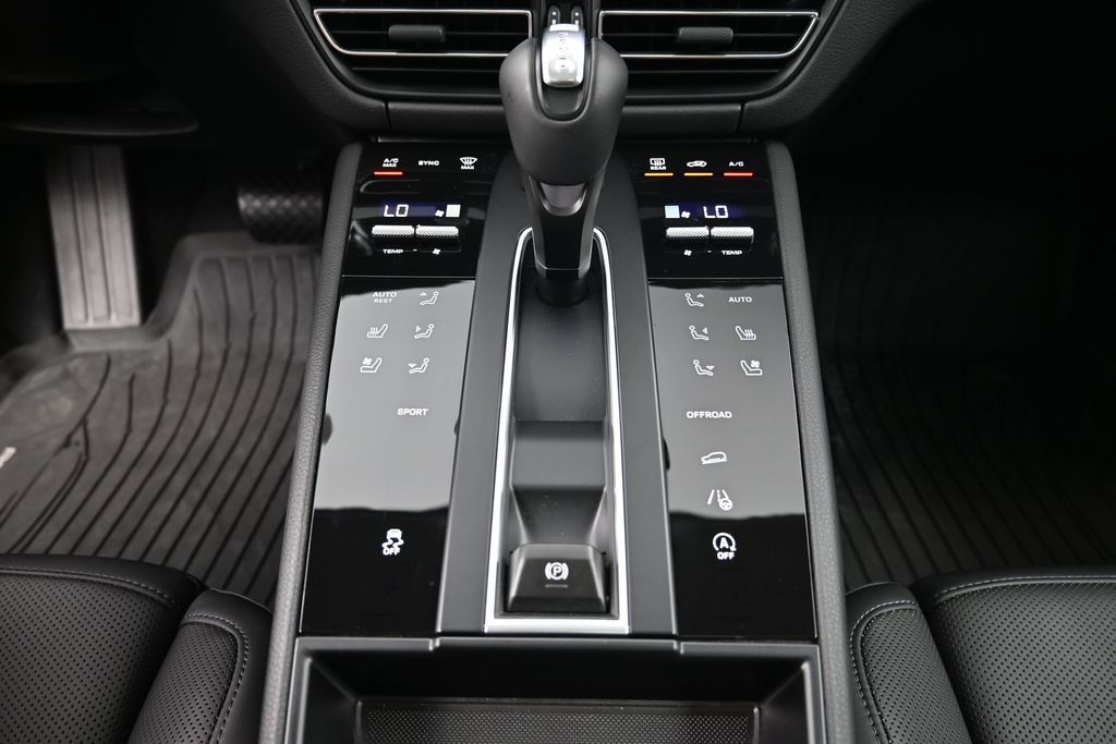 2025 Porsche Macan Base - Photo 17
