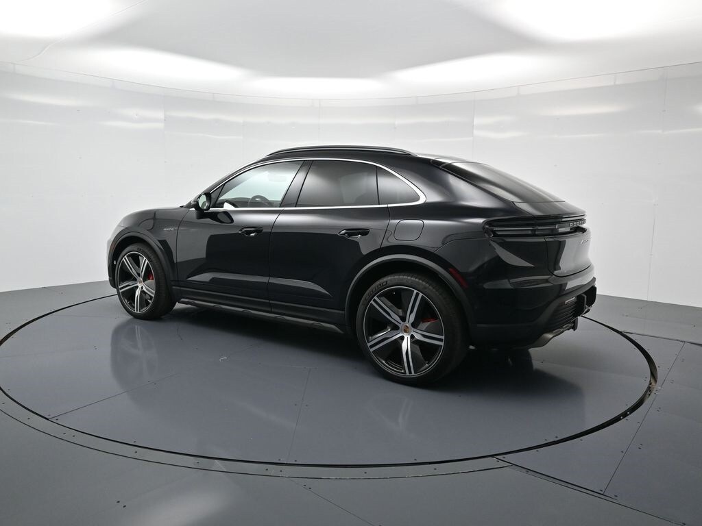 2025 Porsche Macan Electric photo 3