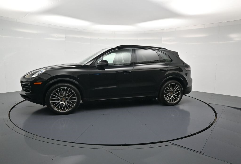 2023 Porsche Cayenne Platinum Edition photo 2