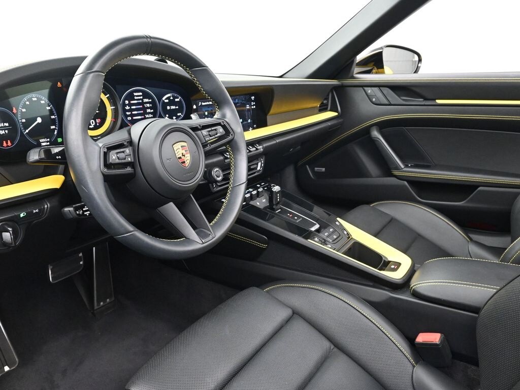 2022 Porsche 911 GTS Cabriolet photo 4