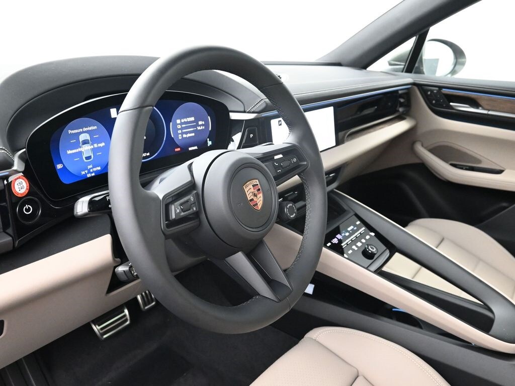 2025 Porsche Macan Electric photo 4