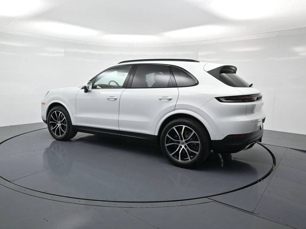 2025 Porsche Cayenne photo 3
