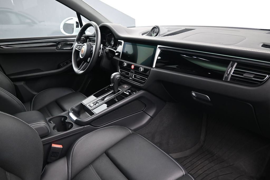 2026 Porsche Macan S - Photo 14