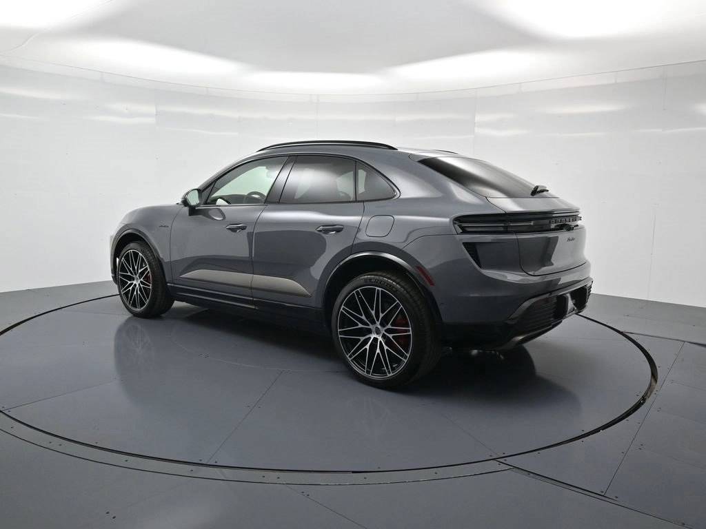 2025 Porsche Macan Electric Turbo photo 3