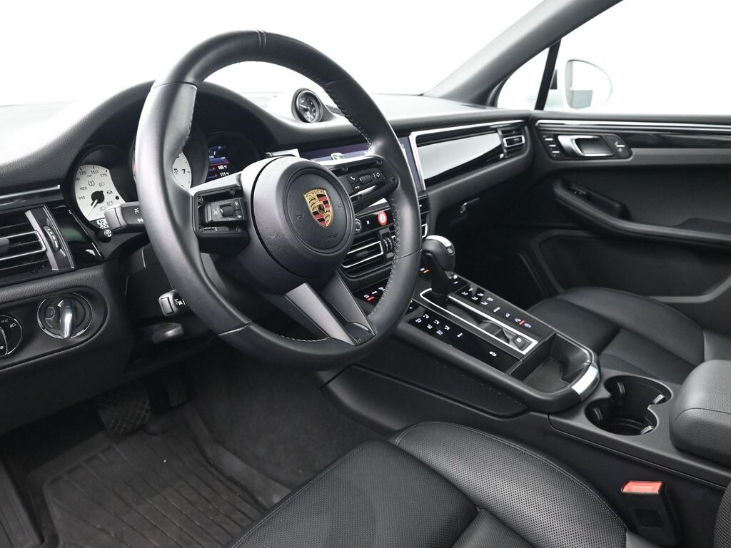 2024 Porsche Macan T photo 4