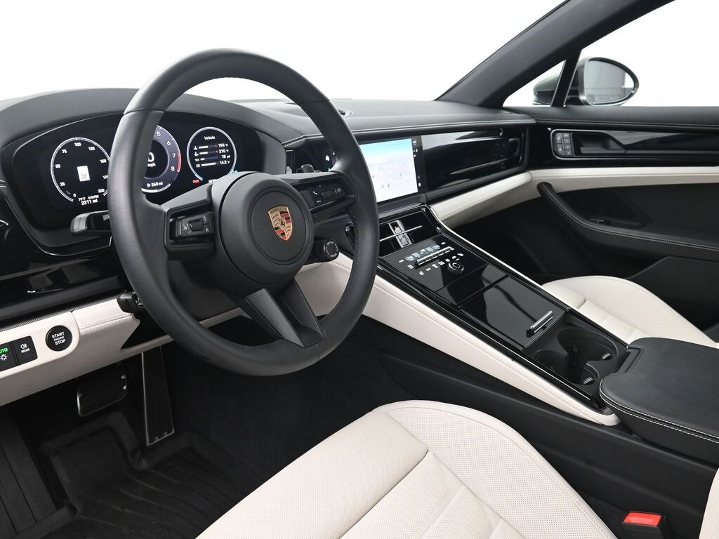 2025 Porsche Panamera 4 photo 4