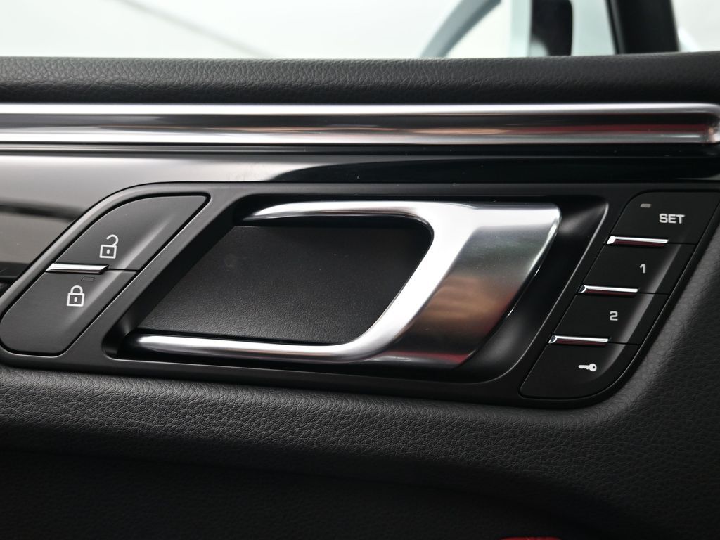2026 Porsche Macan Base - Photo 18