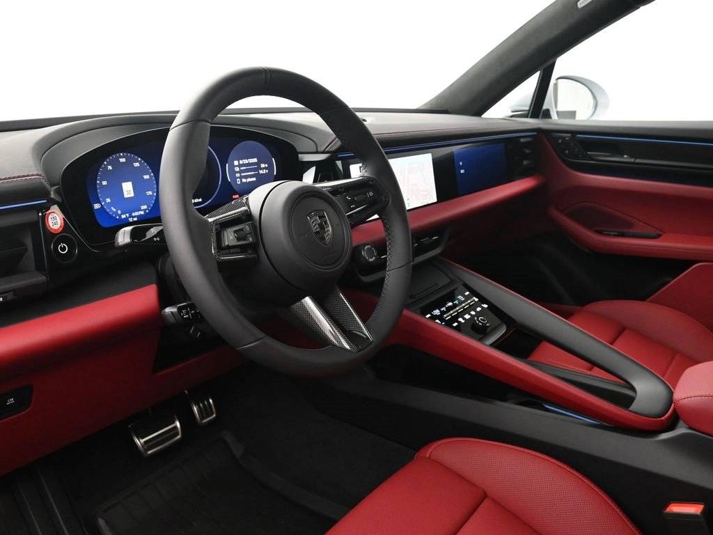 2025 Porsche Macan Electric Turbo photo 4