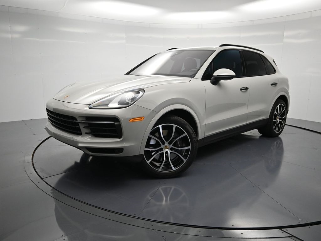 2022 Porsche Cayenne Base's photo