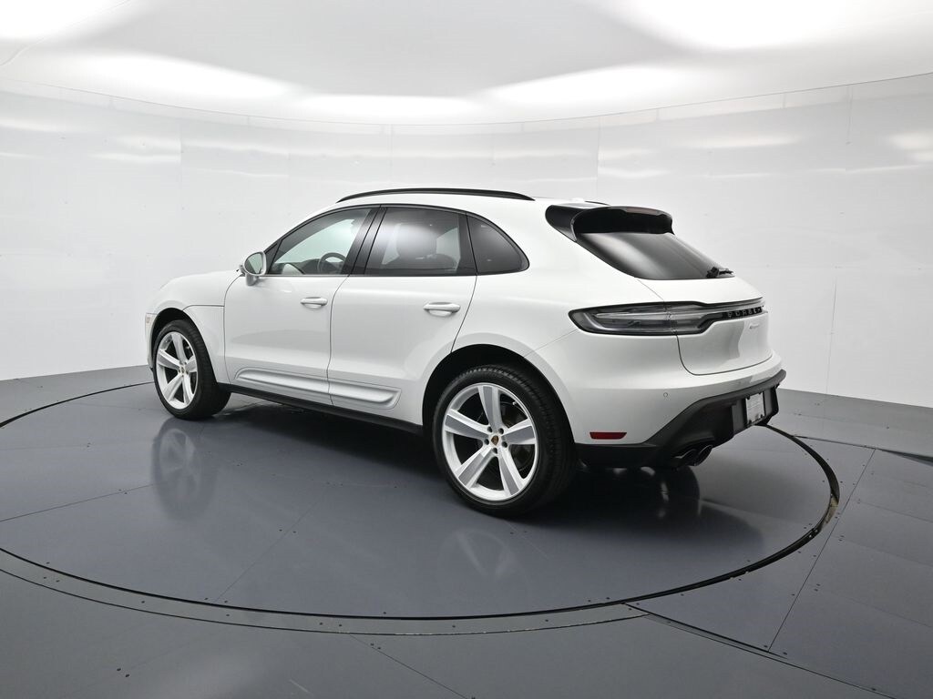 2024 Porsche Macan T photo 3