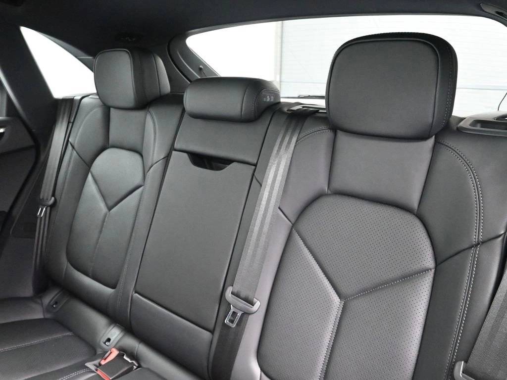 2025 Porsche Macan Base - Photo 6