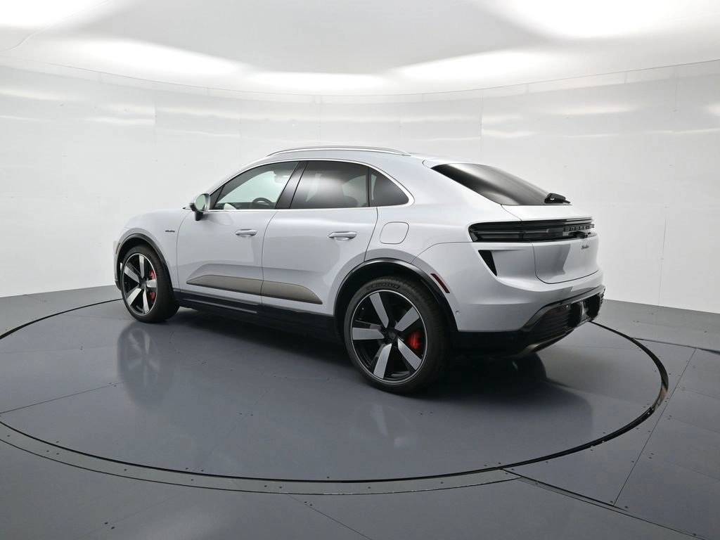 2025 Porsche Macan Electric Turbo photo 3