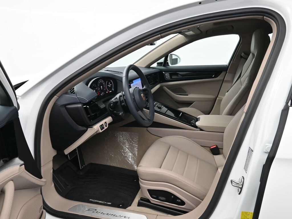 2025 Porsche Panamera 4 photo 4