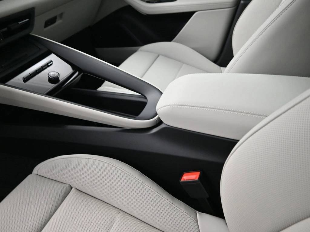 2026 Porsche Macan Base - Photo 22