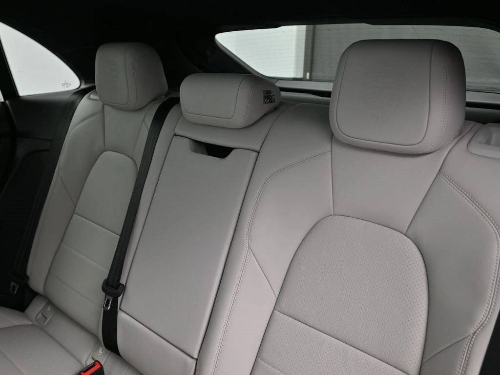 2026 Porsche Macan Base - Photo 12