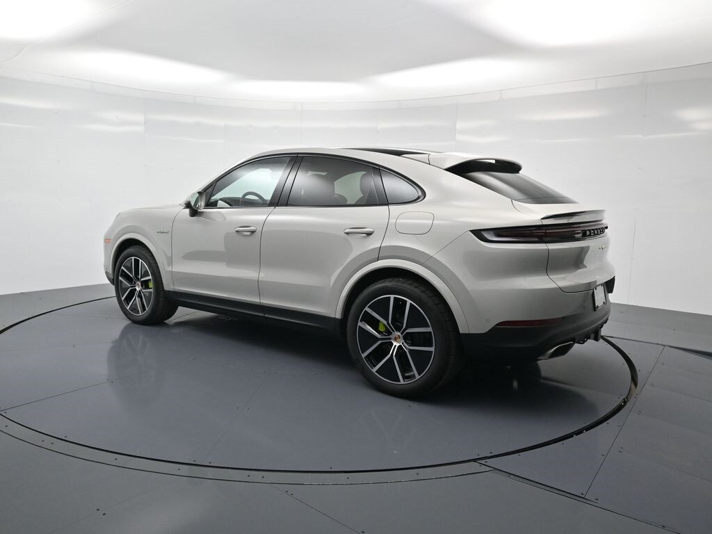 2025 Porsche Cayenne E-Hybrid Coupe photo 3
