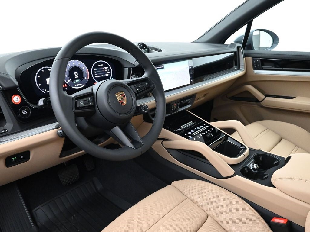 2025 Porsche Cayenne E-Hybrid photo 3