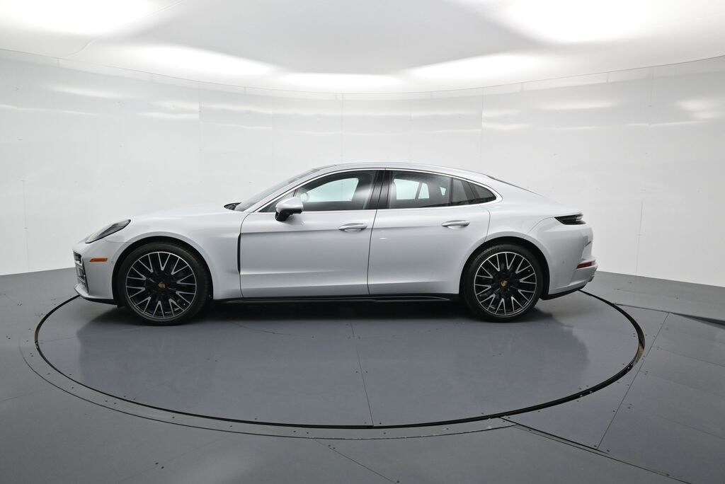 2025 Porsche Panamera photo 2
