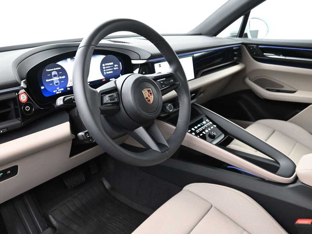 2025 Porsche Macan Electric photo 4