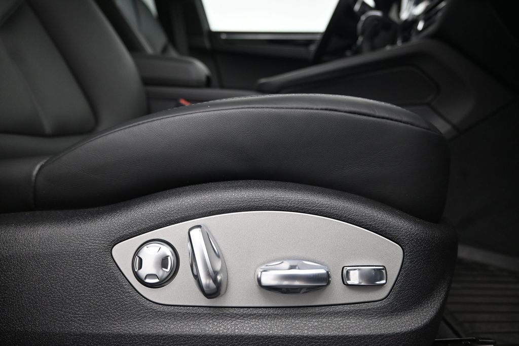 2025 Porsche Macan Base - Photo 15