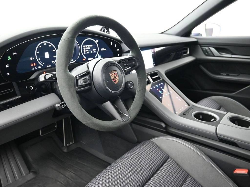 2026 Porsche Taycan 4 photo 4