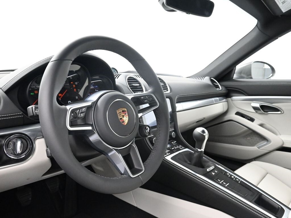 2024 Porsche Cayman photo 4