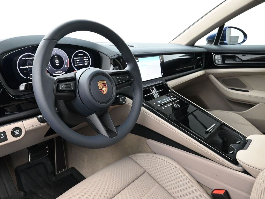 2025 Porsche Panamera 4 photo 4