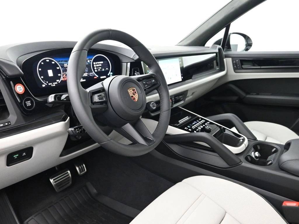 2026 Porsche Cayenne GTS photo 4