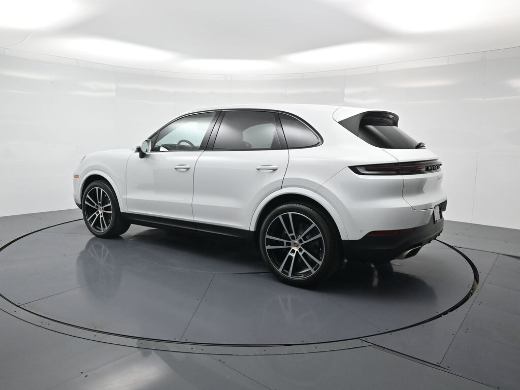 2025 Porsche Cayenne photo 3