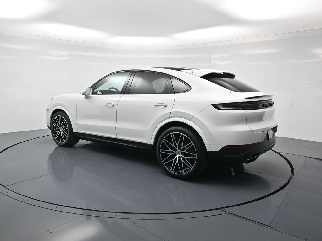 2025 Porsche Cayenne Coupe photo 3