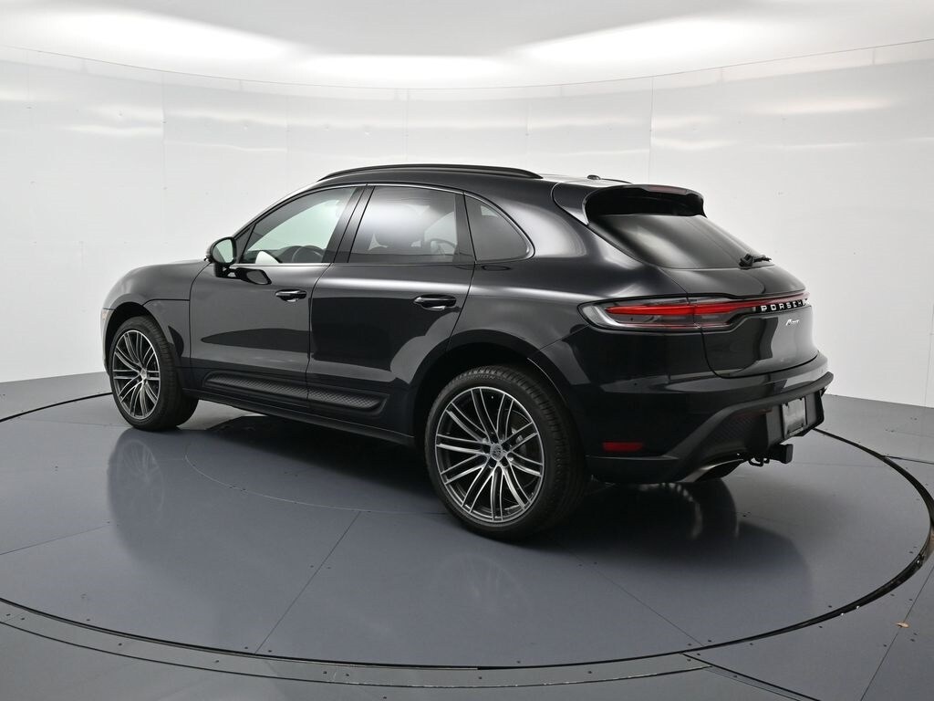 2025 Porsche Macan T photo 3