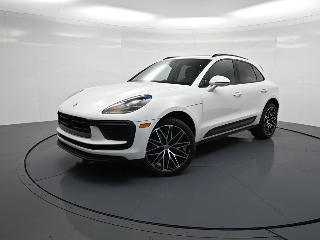 2025 Porsche Macan T's photo