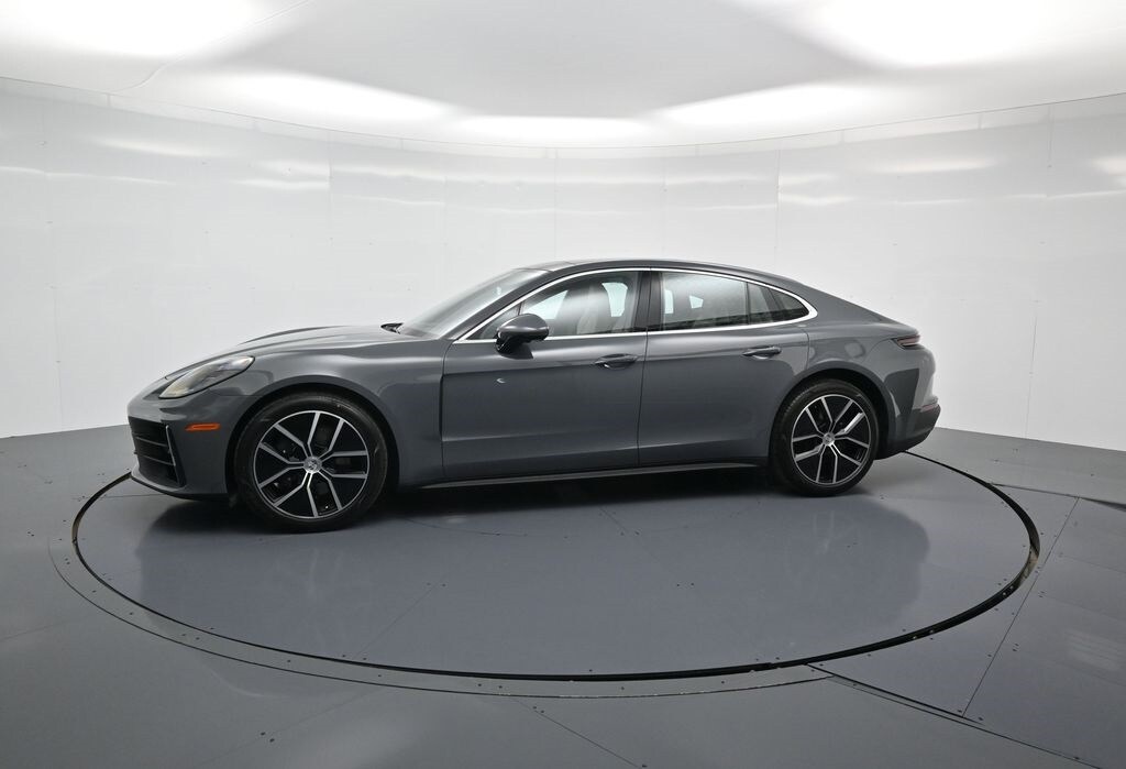 2025 Porsche Panamera 4 photo 2