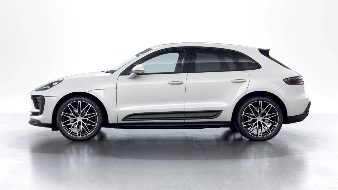 2026 Porsche Macan T photo 2