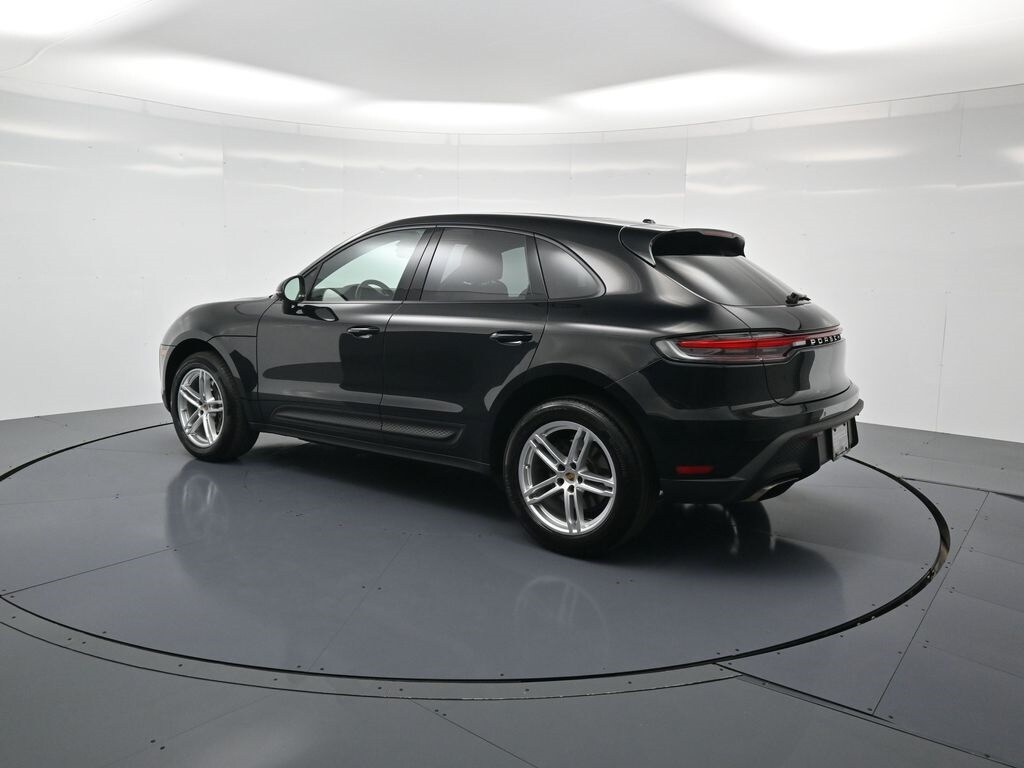 2022 Porsche Macan photo 2