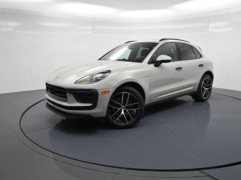 2023 Porsche Macan Base