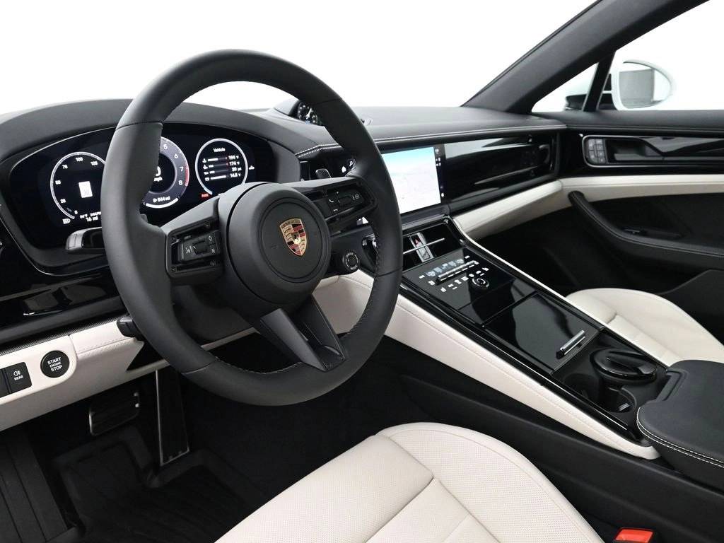 2025 Porsche Panamera 4 photo 4