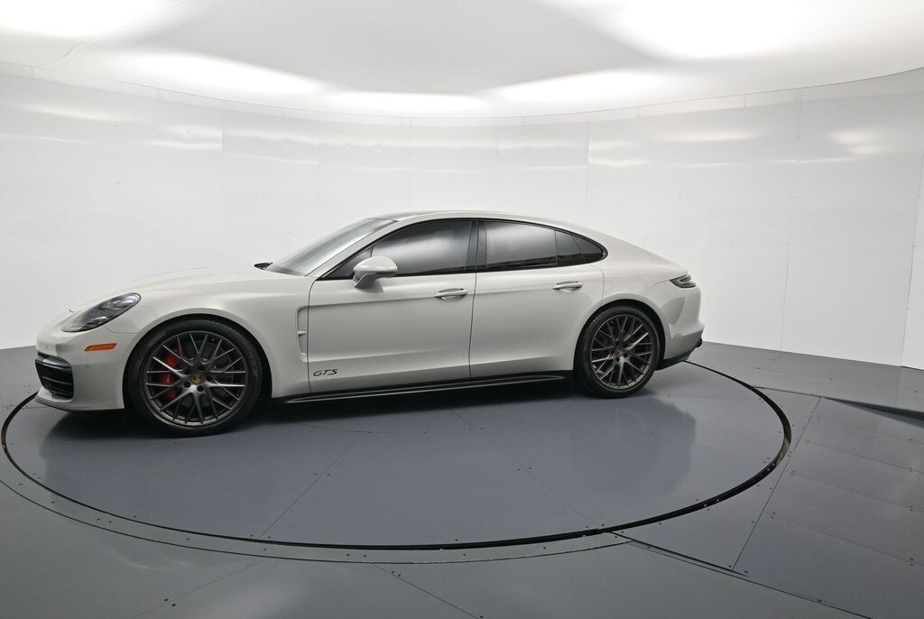 2020 Porsche Panamera GTS photo 2
