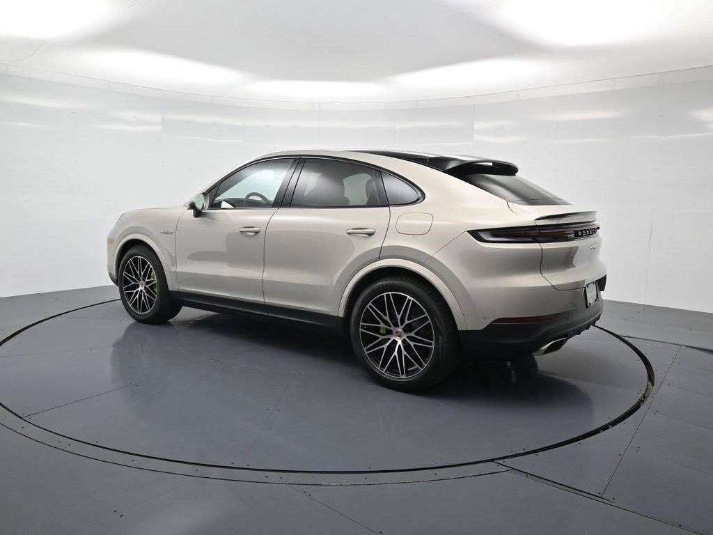 2025 Porsche Cayenne E-Hybrid Coupe photo 3