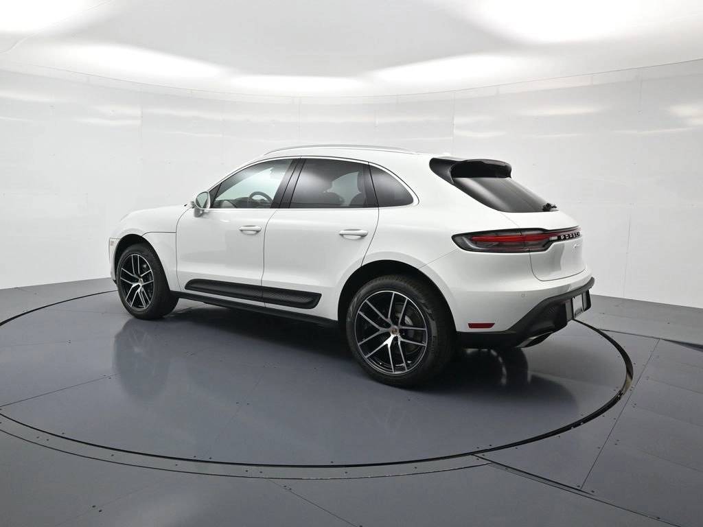 2026 Porsche Macan T photo 3