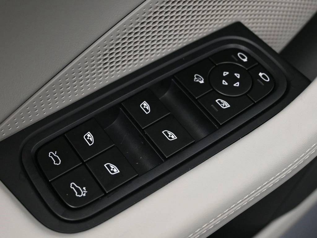 2026 Porsche Macan Base - Photo 30