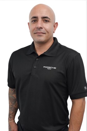 Staff member Arturo Medina from ID_da82e839e040