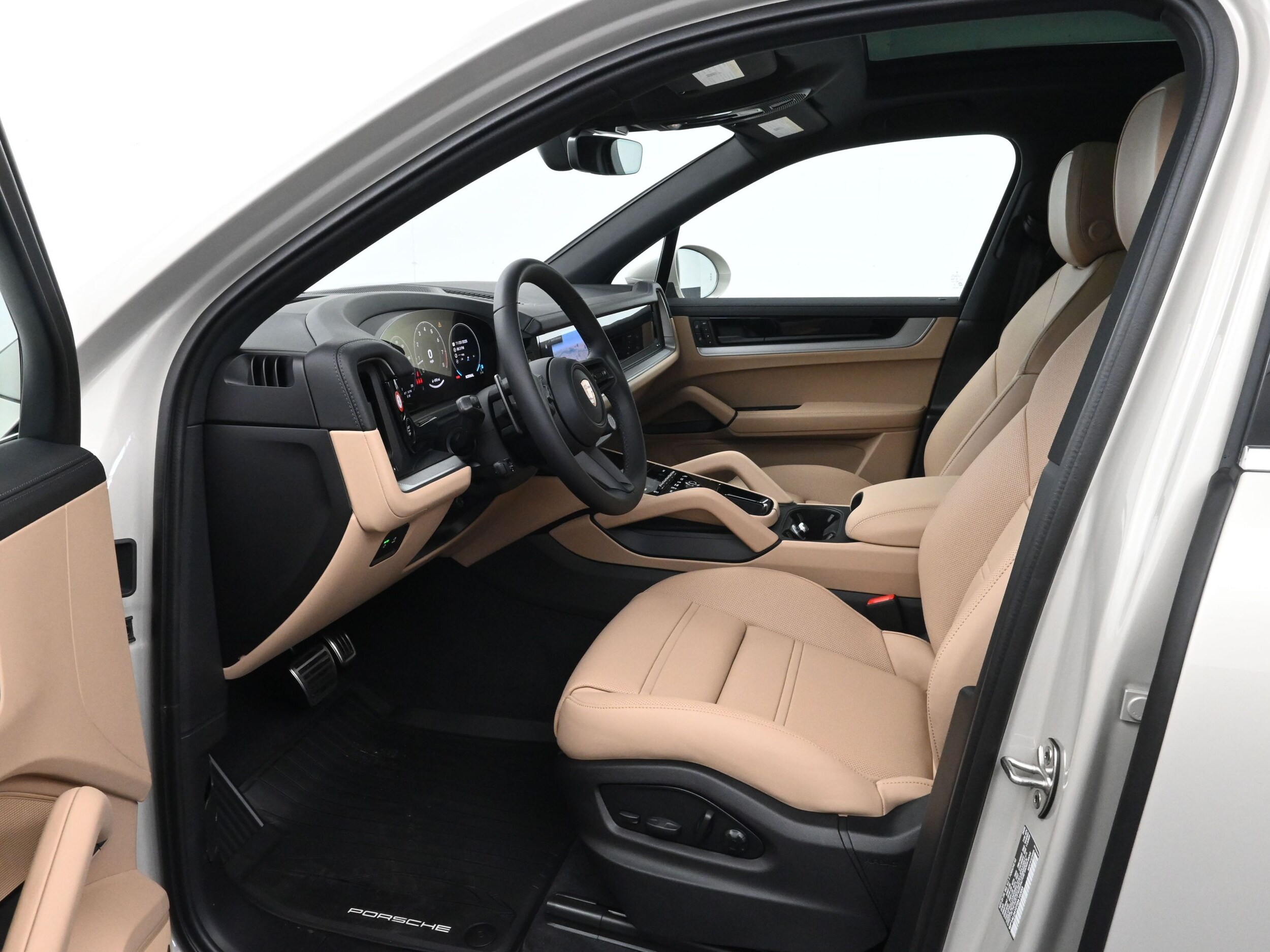 2026 Porsche Cayenne S photo 4