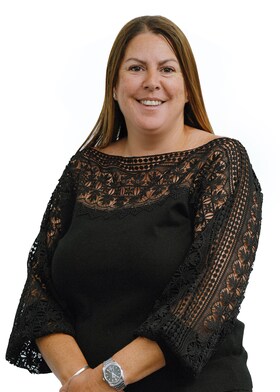 Staff member Becky Watts from ID_1ecb5118e506