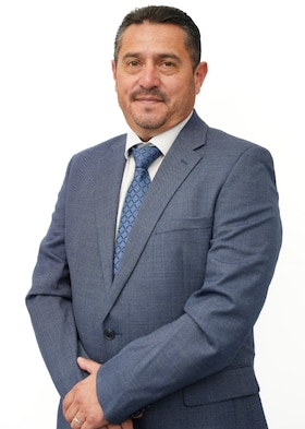Staff member Paul Campos from ID_1ecb5118e506